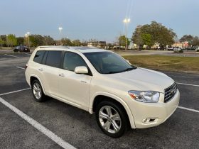 2010 Toyota highlander Limited, 3 Row Leather seats, ALL OPTIONS