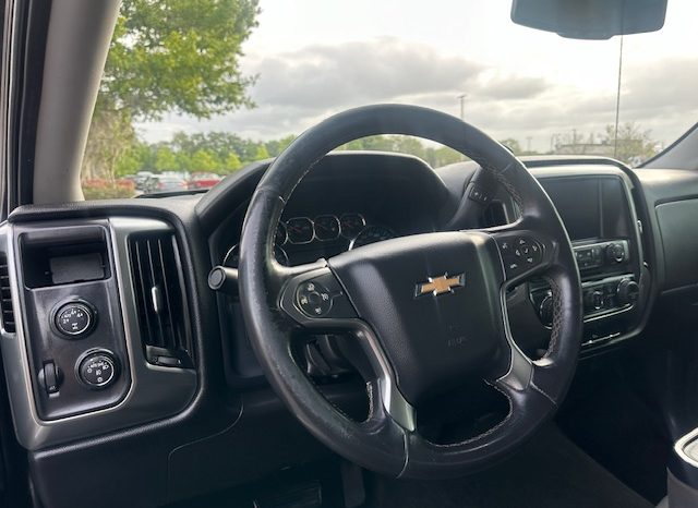 2016 Chevy Silverado 4×4 V8 4door 6 passenger full