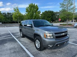 2009 Chevy Suburban 3row leather seats V8 5.3