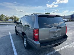 2009 Chevy Suburban 3row leather seats V8 5.3 full