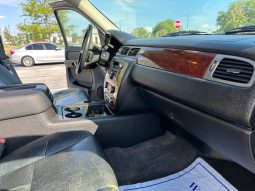 2009 Chevy Suburban 3row leather seats V8 5.3 full