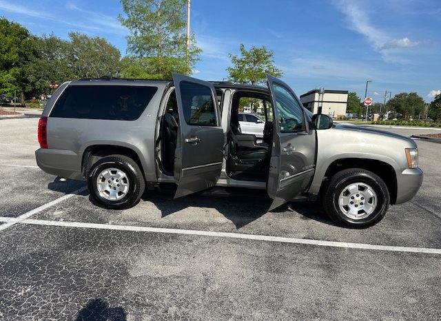 2009 Chevy Suburban 3row leather seats V8 5.3 full