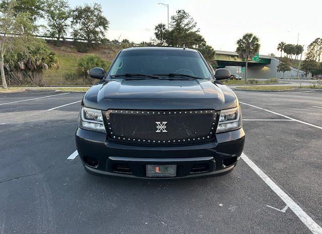 2007 Chevy Avalanche-Beautiful Black on Black leather Seats full