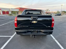 2007 Chevy Avalanche-Beautiful Black on Black leather Seats full