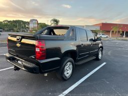 2007 Chevy Avalanche-Beautiful Black on Black leather Seats full