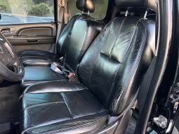 2007 Chevy Avalanche-Beautiful Black on Black leather Seats full