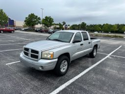 2006 dodge Dakota V8-4 door Super Powerful full