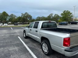 2006 dodge Dakota V8-4 door Super Powerful full