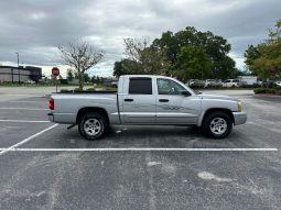 2006 dodge Dakota V8-4 door Super Powerful full