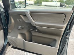 2007 Nissan Titan 4 door, V8 6 passenger-Beautiful Condition full