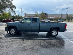 2007 Chevy Silverado 4×4 -Z71- 4door _8 Ft. bed full