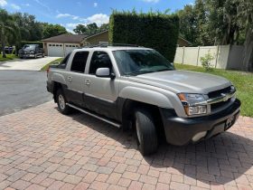 2004 chevy avalanche low mileage