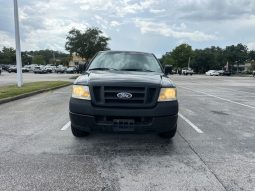 2005 ford F150 – 4 Door-6 passenger V8 full