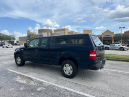 2005 ford F150 – 4 Door-6 passenger V8 full