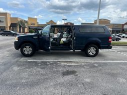 2005 ford F150 – 4 Door-6 passenger V8 full