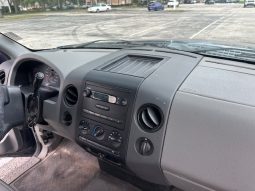 2005 ford F150 – 4 Door-6 passenger V8 full