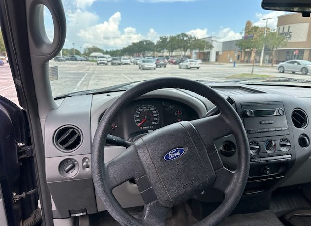 2005 ford F150 – 4 Door-6 passenger V8 full