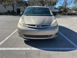 2007 Toyota Sienna 3 Row seats 7passenger