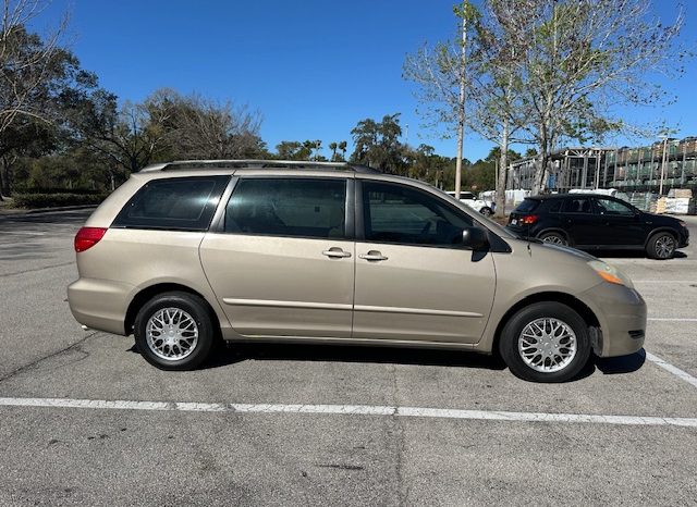 2007 Toyota Sienna 3 Row seats 7passenger full