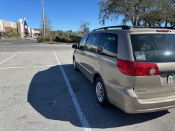 2007 Toyota Sienna 3 Row seats 7passenger full