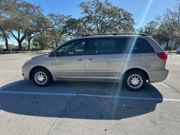 2007 Toyota Sienna 3 Row seats 7passenger full