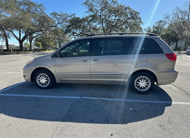 2007 Toyota Sienna 3 Row seats 7passenger full