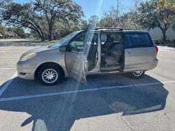 2007 Toyota Sienna 3 Row seats 7passenger full