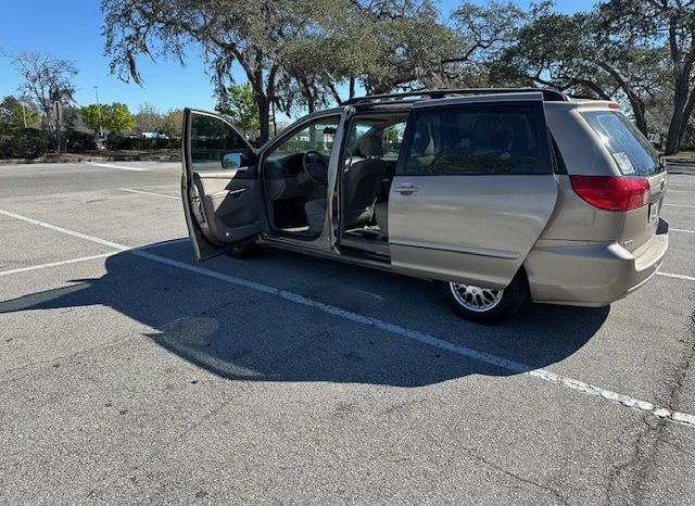 2007 Toyota Sienna 3 Row seats 7passenger full