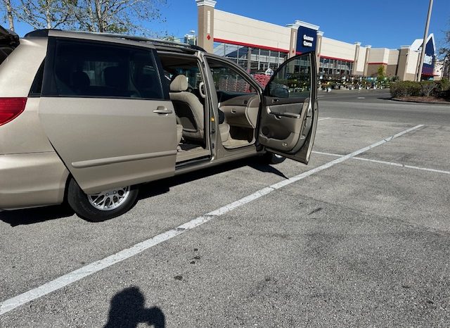 2007 Toyota Sienna 3 Row seats 7passenger full