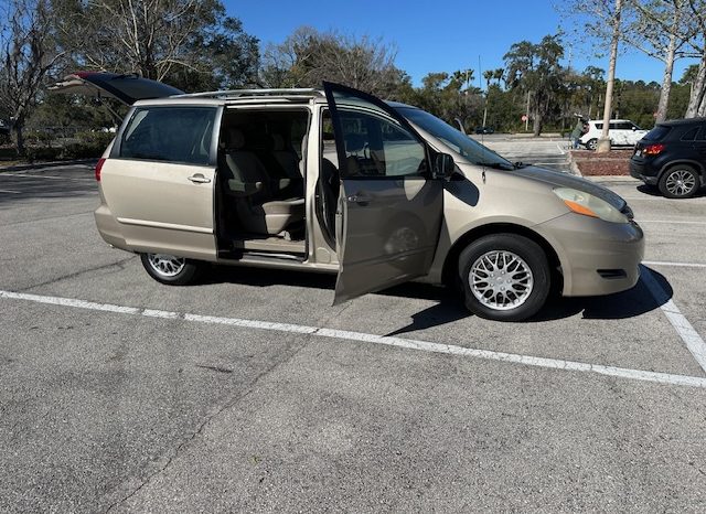 2007 Toyota Sienna 3 Row seats 7passenger full