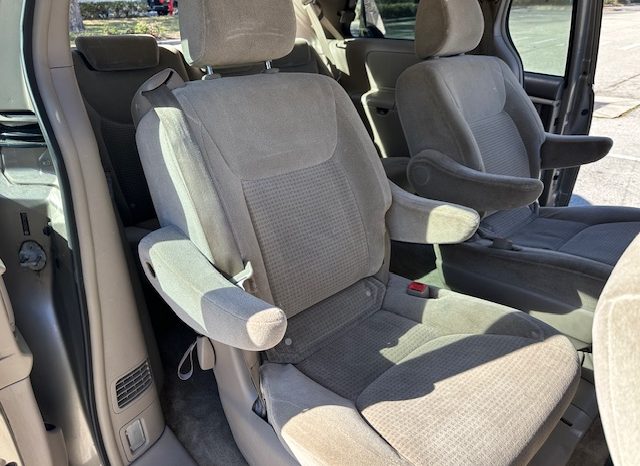 2007 Toyota Sienna 3 Row seats 7passenger full