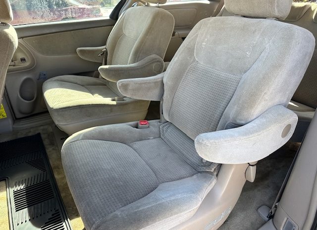 2007 Toyota Sienna 3 Row seats 7passenger full