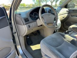 2007 Toyota Sienna 3 Row seats 7passenger full