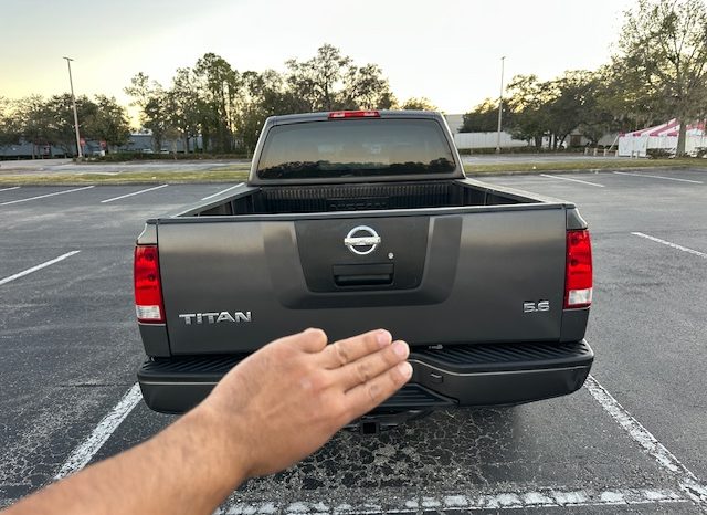 2007 Nissan Titan 4 door, V8 6 passenger full