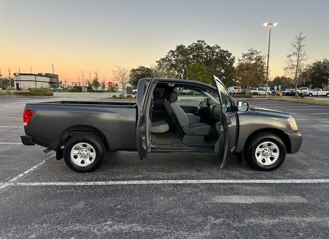 2007 Nissan Titan 4 door, V8 6 passenger full