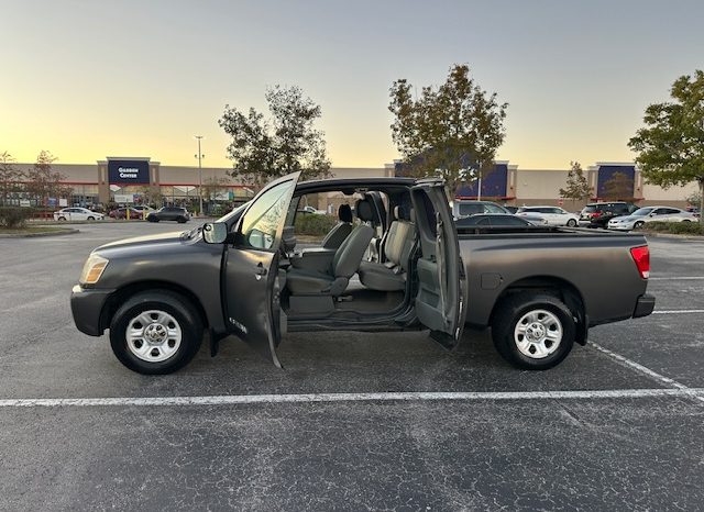 2007 Nissan Titan 4 door, V8 6 passenger full