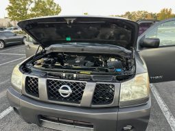 2007 Nissan Titan 4 door, V8 6 passenger full