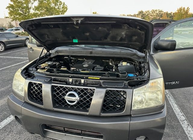 2007 Nissan Titan 4 door, V8 6 passenger full