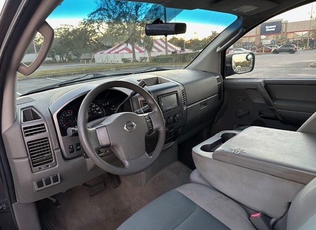 2007 Nissan Titan 4 door, V8 6 passenger full