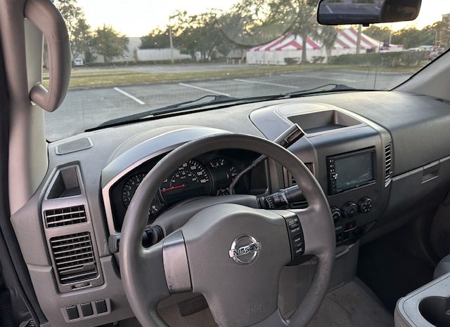 2007 Nissan Titan 4 door, V8 6 passenger full