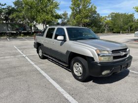 2004 chevy avalanche 5.3( low mileage )