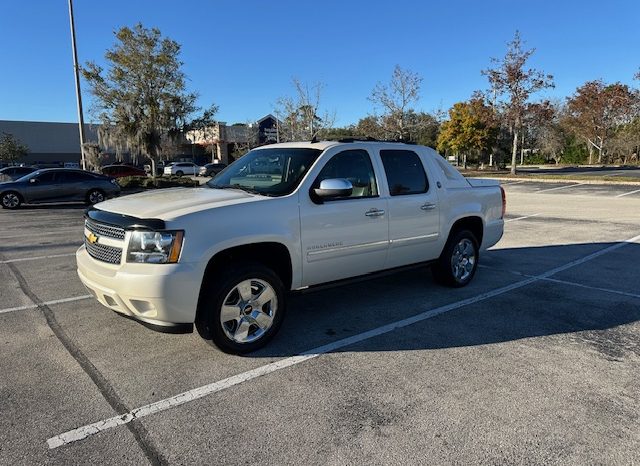 2013 Chevy avalanche 4×4 black Dimond edition full