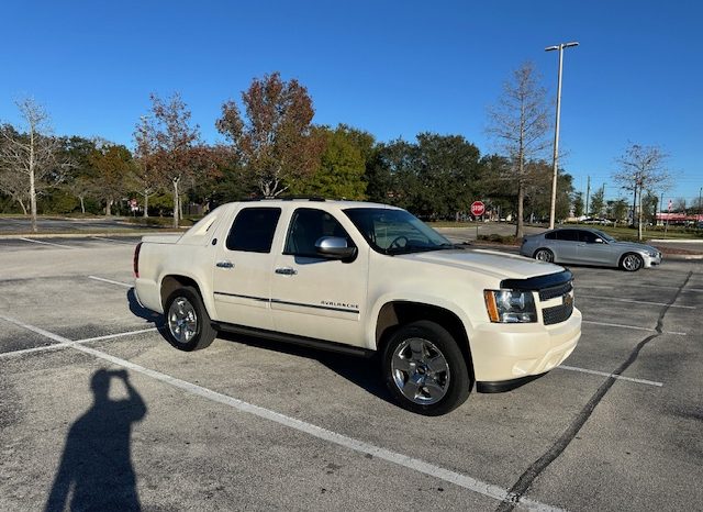 2013 Chevy avalanche 4×4 black Dimond edition full