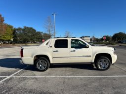 2013 Chevy avalanche 4×4 black Dimond edition full