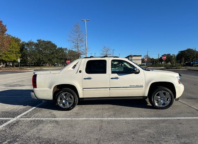 2013 Chevy avalanche 4×4 black Dimond edition full