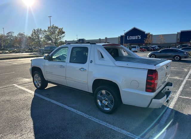 2013 Chevy avalanche 4×4 black Dimond edition full