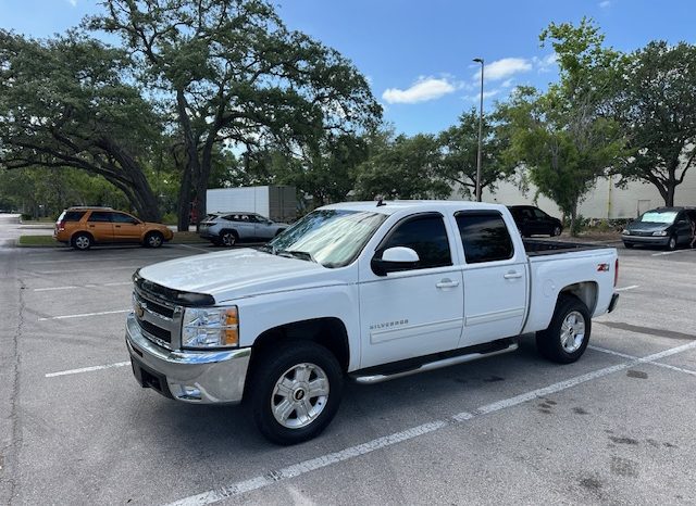 2010 Chevrolet Silverado 1500 LTZ Crew Cab Short Bed 1LZ full