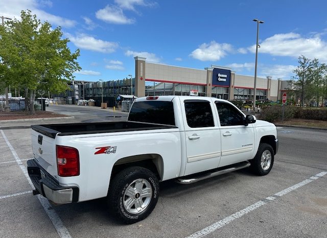 2010 Chevrolet Silverado 1500 LTZ Crew Cab Short Bed 1LZ full