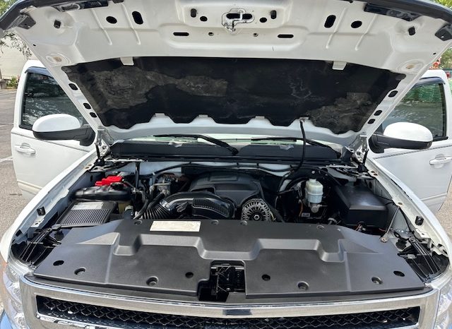 2010 Chevrolet Silverado 1500 LTZ Crew Cab Short Bed 1LZ full