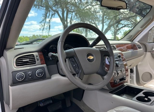 2010 Chevrolet Silverado 1500 LTZ Crew Cab Short Bed 1LZ full
